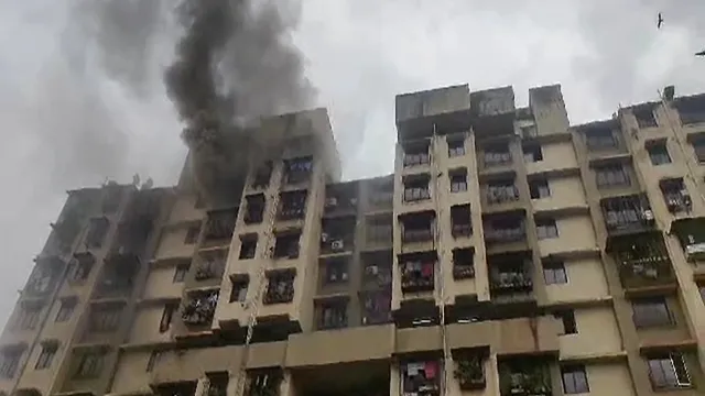 Fire in 12 storey building in Mumbai